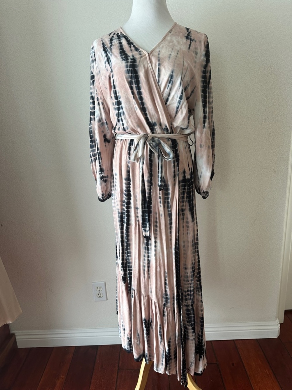 Maxi Dress in Blush and Black M